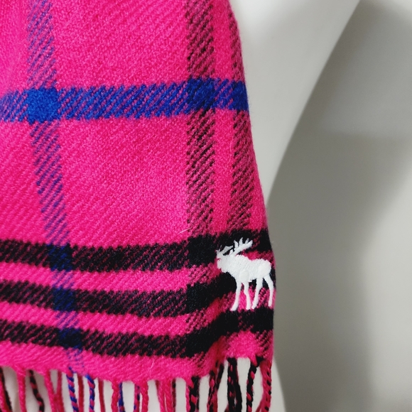 Hollister pink plaid oblong fringe scarf 15x70 - Picture 2 of 5